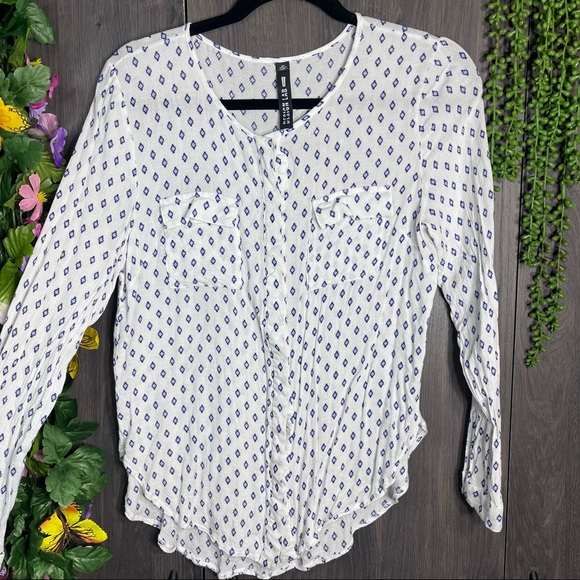 +💙2/$40💙Design Lab Printed Button Down Long Sleeve Blouse Size Small - Picture 4 of 15